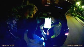 洋男酒駕載妹　遭攔以為只要「罰寫」