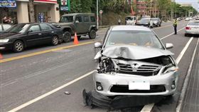 暴衝,追撞,軍用吉普車,轎車