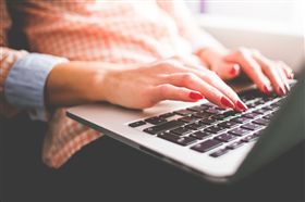 筆電,電腦,追劇,打遊戲（示意圖／翻攝自Pixabay）