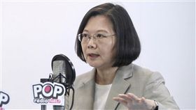 與賴清德不同處　蔡總統：我做總統比較有經驗總統蔡英文（圖）21日在台北接受廣播節目「POP大國民」主持人蔡詩萍專訪，談到她與前行政院長賴清德的不同，蔡總統回應「我做總統比較有經驗」，且在兩岸、國防與外交領域歷練完整。中央社記者吳翊寧攝　108年5月21日