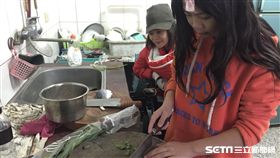 勇敢女童章菀庭照顧癱母／雲林家扶中心提供