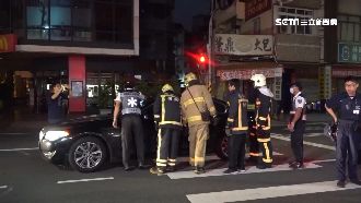 倒臥車內「睡死了」…警消破窗救駕駛