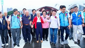 台中東興路新闢道路正式通車台中市東興路是通往高鐵台中站的重要幹道之一，市府在東興路北起三民西路、南至建國北路間新闢道路，17日正式通車，市長盧秀燕（前右3）出席。中央社記者郝雪卿攝　108年5月17日