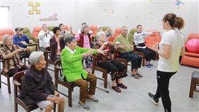 台南大內日照中心正式啟用台南市委託民間機構以租用民宅方式辦理的大內區日間照顧中心，21日正式啟用，長者們白天可在日照中心參與共餐、健身操與復能活動等各式活動，獲得較好的照顧服務。（台南市政府提供）中央社記者楊思瑞台南傳真　108年5月21日