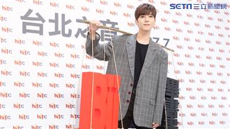 認愛壓力大爆瘦　小男神神情若有所思