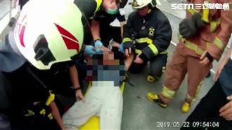 久病女爬天橋欲尋短　驚險畫面曝光