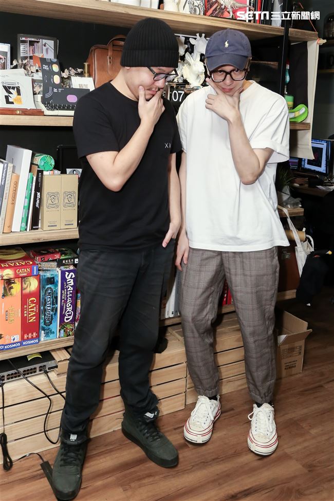 導演廖人帥Leo與視覺設計師提摩西接受三立新聞網專訪。（記者林士傑/攝影）