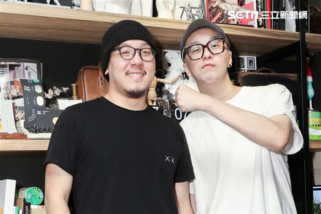 導演廖人帥Leo與視覺設計師提摩西接受三立新聞網專訪。（記者林士傑/攝影）