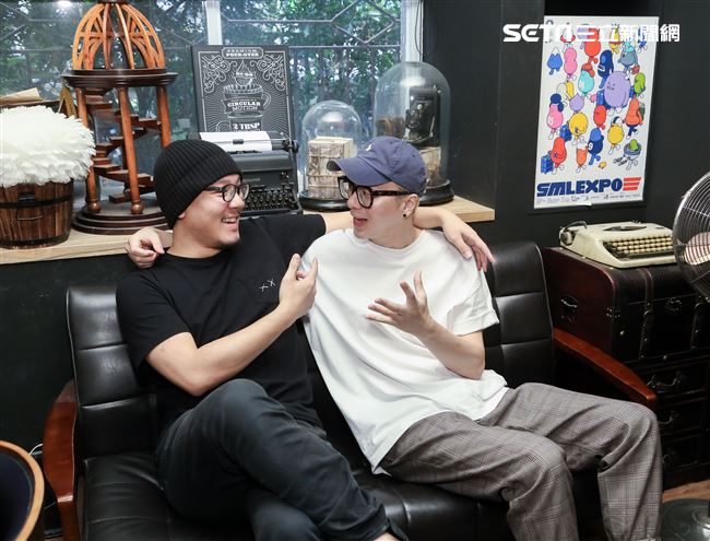 導演廖人帥Leo與視覺設計師提摩西接受三立新聞網專訪。（記者林士傑/攝影）