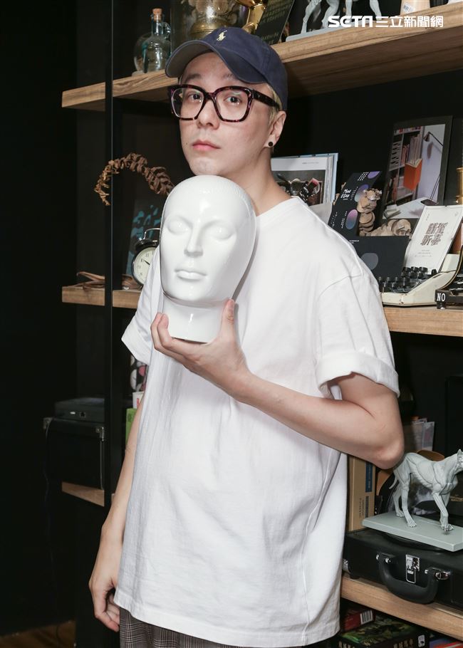 導演廖人帥Leo與視覺設計師提摩西接受三立新聞網專訪。（記者林士傑/攝影）