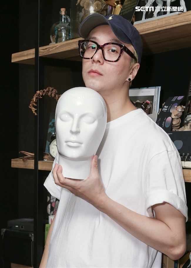 導演廖人帥Leo與視覺設計師提摩西接受三立新聞網專訪。（記者林士傑/攝影）