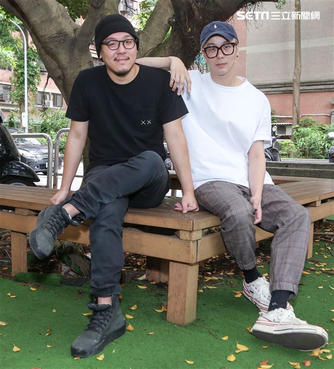導演廖人帥Leo與視覺設計師提摩西接受三立新聞網專訪。（記者林士傑/攝影）
