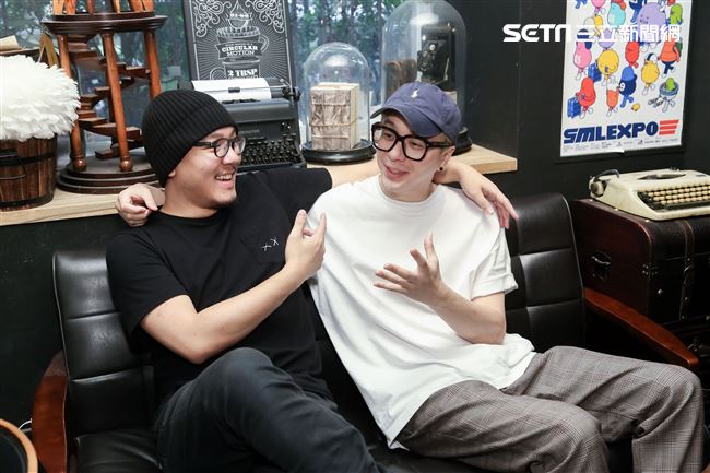 導演廖人帥Leo與視覺設計師提摩西接受三立新聞網專訪。（記者林士傑/攝影）