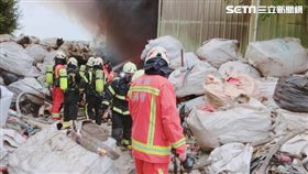 桃園市資源回收廠發生火警，51歲婦人葬身火窟（翻攝畫面）