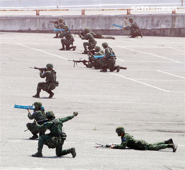 花指部對花蓮港要港聯合防衛掩護海軍戰備整補出港作戰。（記者邱榮吉/花蓮拍攝）