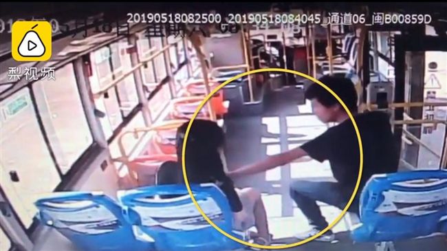 坐下！色男尾隨女上公車　突伸手摸乳