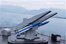 左營艦上的標二飛彈隨時鎖定敵機來襲。（記者邱榮吉/花蓮外海拍攝）