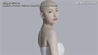 罹癌正妹拍下自信美照　勇敢展露疤痕