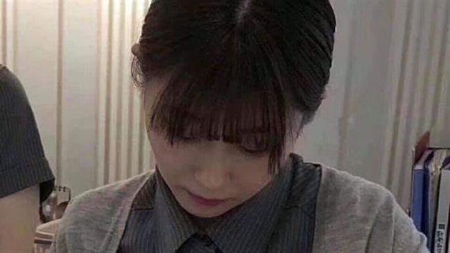 空靈正妹認真結帳　一看胸前瞬間硬了