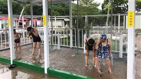 花蓮鯉魚潭湯屋污染疑慮　議員要求縣府嚴管花蓮壽豐鄉鯉魚潭近來有業者主打湯屋體驗，縣議員22日在議會質詢時提出污染水源疑慮，指出附近民生用水及標榜有機無毒農業都受到污染，要求縣府嚴加管理。（翻攝照片）中央社記者李先鳳傳真　108年5月22日