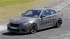 ▲BMW M2 CS偽裝車。（圖／翻攝網站）