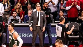 NBA／歌星幫按摩　暴龍主帥沒感覺
NBA,季後賽,多倫多暴龍,Drake,Nick Nurse,按摩
翻攝自推特