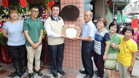 紀念愛文芒果之父　黃偉哲為鄭罕池故居掛牌台南市長黃偉哲（左3）22日為「愛文芒果之父」鄭罕池位於玉井的故居舉行掛牌儀式，各界出席見證，表達追思感念。（台南市政府提供）中央社記者楊思瑞台南傳真　108年5月22日
