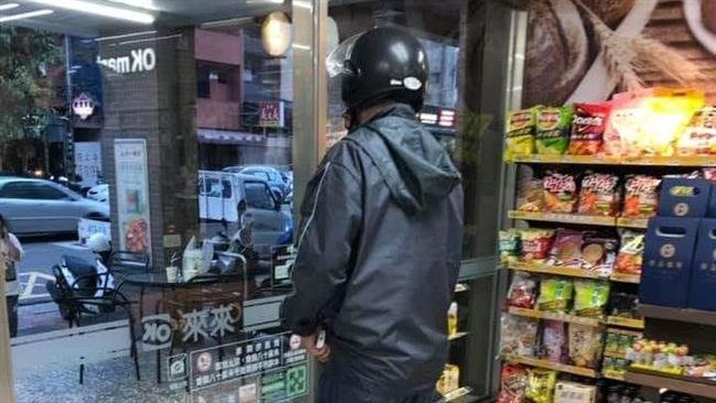 阿伯買點數狂抖！她這樣做嗆爆詐騙男
