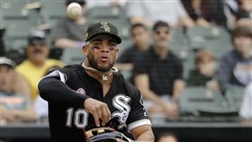 ▲白襪三壘手孟卡達（Yoan Moncada）策動三殺守備。（圖／美聯社／達志影像）