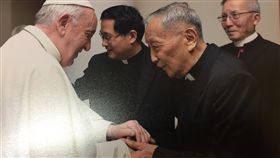 朱立德神父獲教宗方濟各接見遭中共監禁勞改27年的朱立德神父在獲得教宗方濟各接見時，向教宗表達對中國教會仍受壓迫的憂慮，教宗表達會持續為中國教會祈禱。（朱立德提供）中央社記者黃雅詩羅馬傳真  108年5月23日