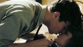 傳奇影后茱蒂丹契（Judi Dench），以及新生代潛力女星蘇菲庫克森（Sophie Cookson）共同主演的《紅色密令》（Red Joan），即將在5月31日於全台上映。采昌國際多媒體 提供