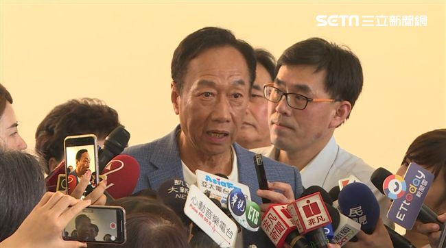 郭董後援會批綠辱軍公教　民進黨駁斥