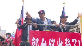上戰車拜票！郭台銘：要讓大家看到我