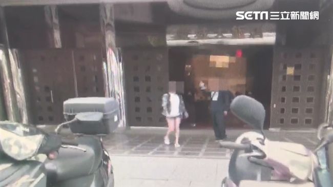 熟女兵團主動獻身　專詐多金單身貴族