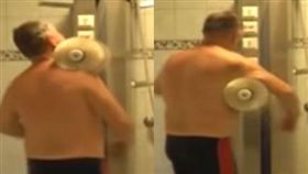 芬蘭工程師發明自動洗澡機。(圖/翻攝自YOUTUBE)