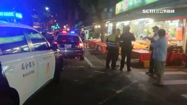 高雄夜市驚傳鬥毆　男掛彩躺水果行內