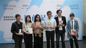 台灣前進星馬辦華文書展文化部籌組台灣出版業參加「2019新加坡書展」及「第十四屆馬來西亞海外華文書市」，邀請作家王聰威、言叔夏、張惠菁、蘇碩斌、張鐵志、漫畫家61Chi（左起）前往星馬分享。中央社記者陳政偉攝  108年5月23日