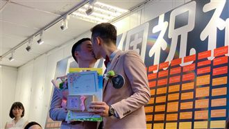 3分鐘卻等十年　同志伴侶陳雪今登記