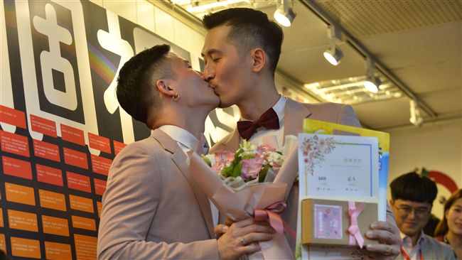 圖輯／全世界都在看！他們可以結婚了