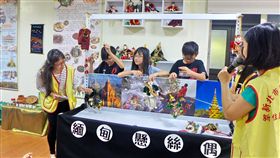 新北校園國際文教中心　帶學子體驗異國風情新北市教育局9大國際文教中心5月陸續展出5大洲、12國文化特色，其中，新北市積穗國小國際文教中心以緬甸與印尼的宗教為主題，安排學生體驗操作緬甸懸絲偶。（新北市教育局提供）中央社記者黃旭昇新北市傳真  108年5月23日