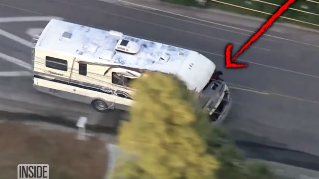 醉女奪命狂飆撞6車　機智狗跳車保命