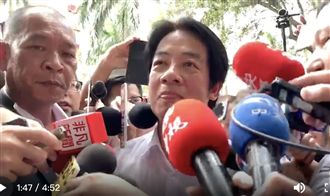 賴清德現身遭抗議！勞團狠砸白紙怒吼