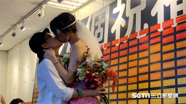 同婚登記上路　陳菊：一定要幸福喔！