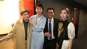 該片導演關錦鵬（右二）認同她原諒老公安仔（許志安）。（圖／翻攝自香港國際電影節粉專）