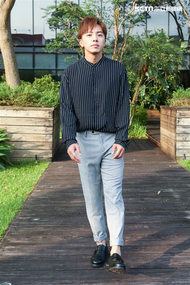 坤達專訪。（記者林士傑/攝影）