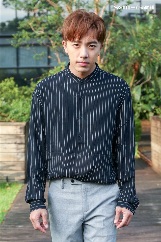 坤達專訪。（記者林士傑/攝影）