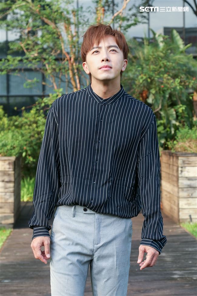 坤達專訪。（記者林士傑/攝影）