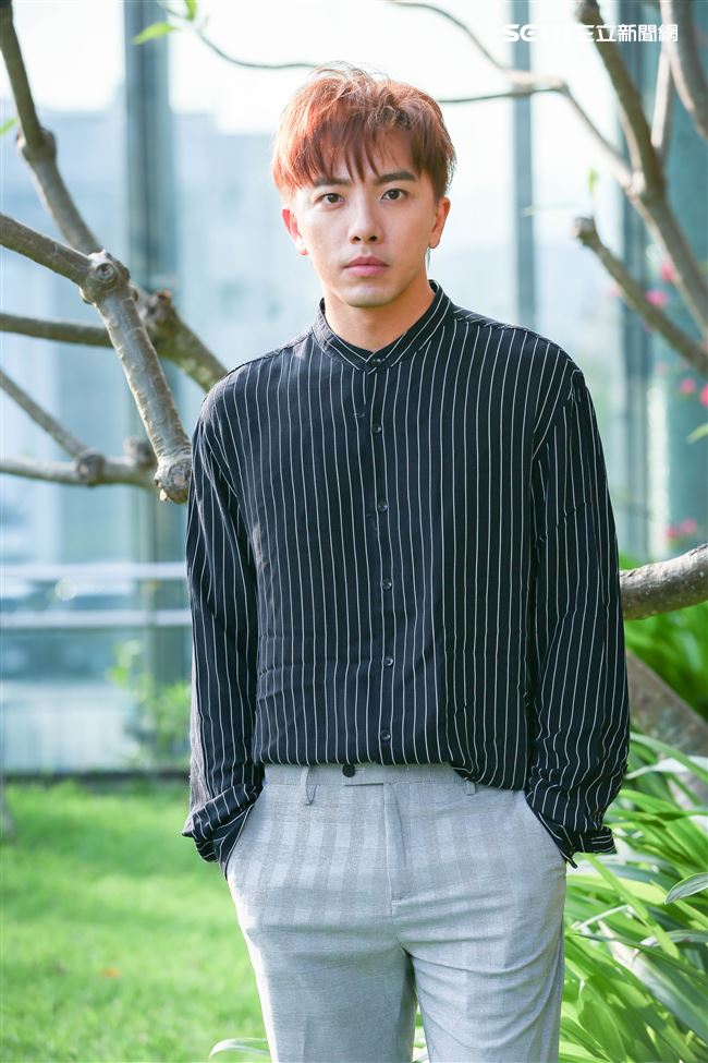 坤達專訪。（記者林士傑/攝影）