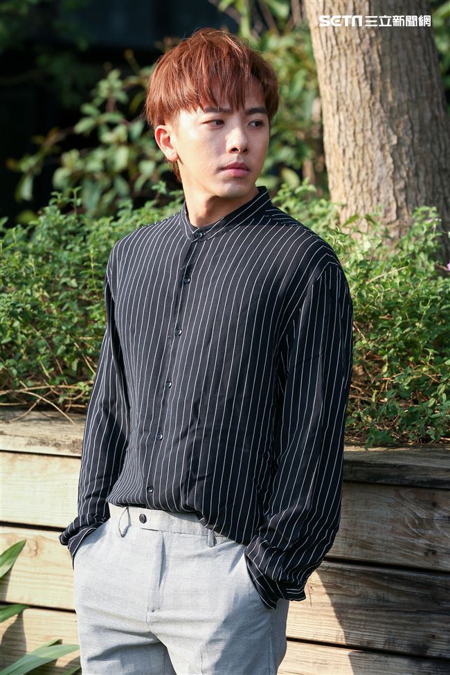 坤達專訪。（記者林士傑/攝影）