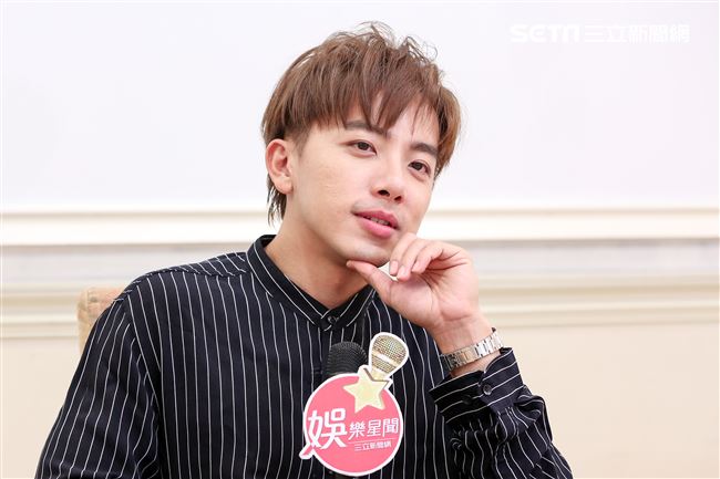 坤達專訪。（記者林士傑/攝影）